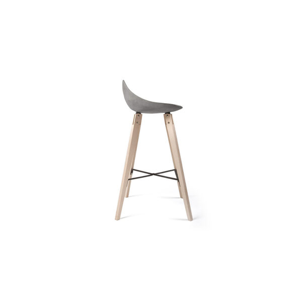 Möbel aus Beton - Counter Chair Hauteville, Holzbeine
