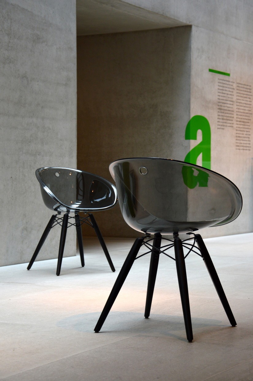 Stuhl aus Holz und Kunststoff Sitzschale, anthrazit, von Pedrali