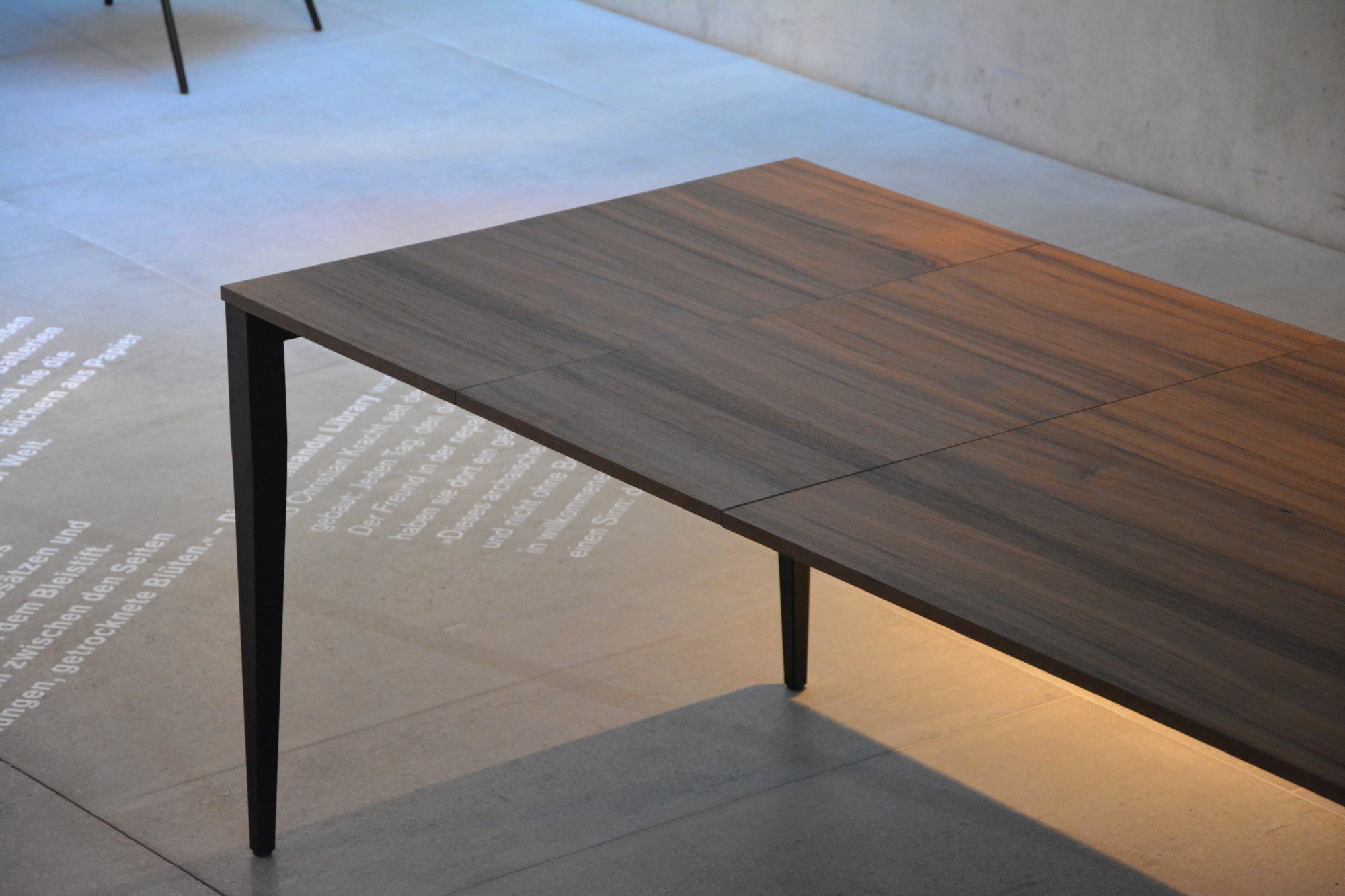 Ausziehbarer Tisch, Tischplatte Echtholzfurnier